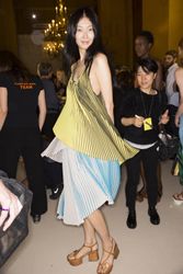 24441489_Stella_McCartney_sung_hee3.jpg