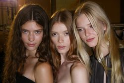 24451750_StellaMcCartneyjulia_haf3.jpg