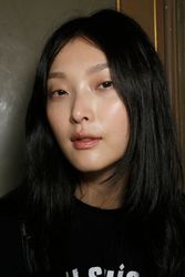 24452023_StellaMcCartneySung_hee_1.jpg