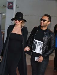 24821344_Chrissy-Teigen5.jpg