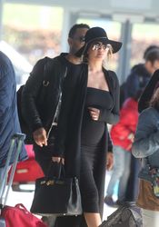 24821346_Chrissy-Teigen7.jpg