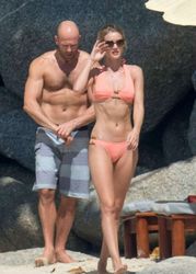 24871765_Rosie-Huntington-Whiteley--Wear