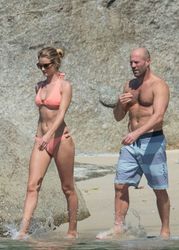 24871767_Rosie-Huntington-Whiteley--Wear
