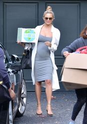 24963458_Chrissy-Teigen-in-Tight-Dress--