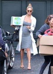24963459_Chrissy-Teigen-in-Tight-Dress--