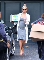 24963463_Chrissy-Teigen-in-Tight-Dress--