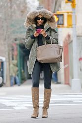 25038996_Irina-Shayk-in-a-fur-hooded-jac