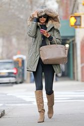 25038999_Irina-Shayk-in-a-fur-hooded-jac