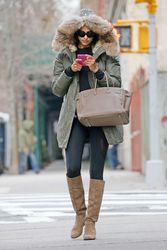 25039002_Irina-Shayk-in-a-fur-hooded-jac