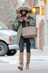 25039007_Irina-Shayk-in-a-fur-hooded-jac
