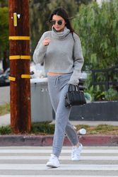 25069864_Kendall-Jenner--Out-in-West-Hol