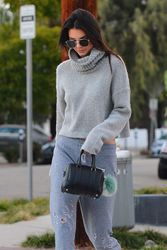 25069865_Kendall-Jenner--Out-in-West-Hol