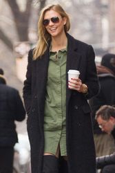 25112084_Karlie-Kloss-in-Green-Dress--01
