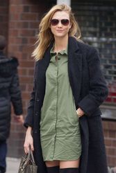 25112091_Karlie-Kloss-in-Green-Dress--08