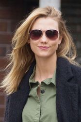 25112092_Karlie-Kloss-in-Green-Dress--09