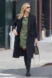 25112093_Karlie-Kloss-in-Green-Dress--10