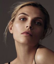 25262901_Harpers_Bazaar_Spain_February_2