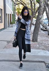 25291238_Kendall-Jenner-in-Tights--11.jp
