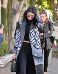 25291254_Kendall-Jenner-in-Tights--21.jp