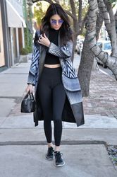 25291256_Kendall-Jenner-in-Tights--23.jp