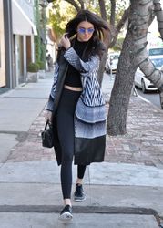 25291261_Kendall-Jenner-in-Tights--27.jp