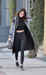 25291273_Kendall-Jenner-in-Tights--34.jp