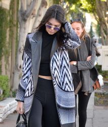 25291275_Kendall-Jenner-in-Tights--35.jp