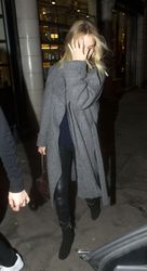 25303514_Rosie-Huntington-Whiteley-out-i