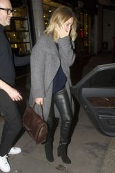 25303516_Rosie-Huntington-Whiteley-out-i