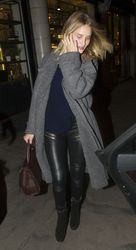 25303520_Rosie-Huntington-Whiteley-out-i