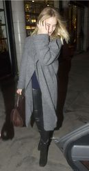 25303522_Rosie-Huntington-Whiteley-out-i