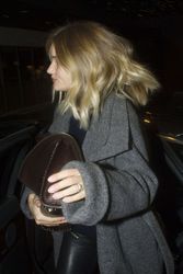 25303524_Rosie-Huntington-Whiteley-out-i