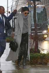 25324278_Kendall-Jenner-out-in-Manhattan