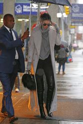 25324282_Kendall-Jenner-out-in-Manhattan