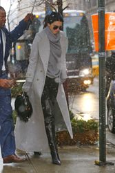25324285_Kendall-Jenner-out-in-Manhattan