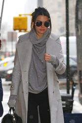 25324286_Kendall-Jenner-out-in-Manhattan