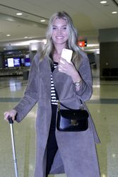 26649807_Elsa-Hosk-Arrives-in-Sin-City--