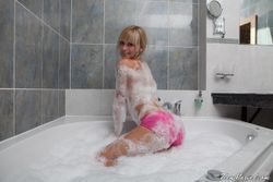 Lili - 009 - Bubble Bath-h4wfi3i76e.jpg