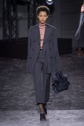 26905807_nina-ricci-rf16-3464.jpg
