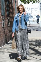 26961632_karlie-kloss-out-in-new-york-04