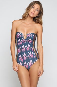 26962981_acacia-africa-one-piece-helicon