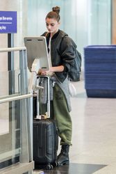 27151686_Taylor-Hill--Arriving-at-Airpor