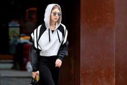 27308223_Gigi-Hadid-in-Tights-Leaves-her