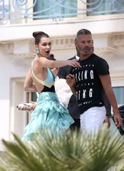 27424240_Bella-Hadid--Photoshoot-at-Mart