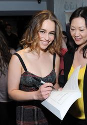 27485155_Emilia-Clarke--Me-Before-You-Sc
