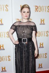 27583329_Anna-Paquin-Roots-TV-series-Pre