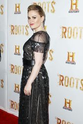 27583332_Anna-Paquin-Roots-TV-series-Pre