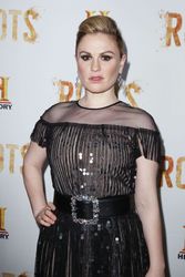 27583334_Anna-Paquin-Roots-TV-series-Pre