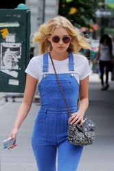 27595496_Elsa-Hosk-in-tight-jeans-overal