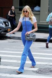 27595498_Elsa-Hosk-in-tight-jeans-overal
